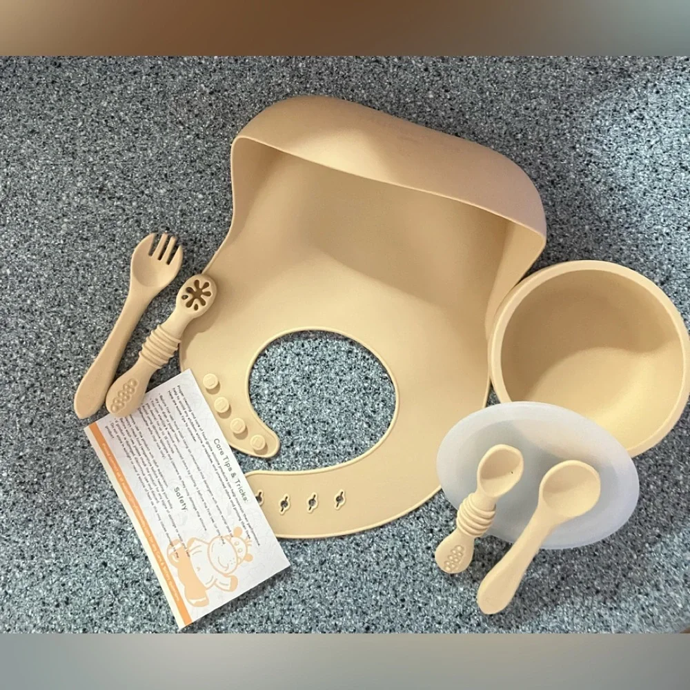 HippoBaby Cream Silicone Feeding set (Bowl/Bib Set - 7pcs) NEW, CREAM COLOR
